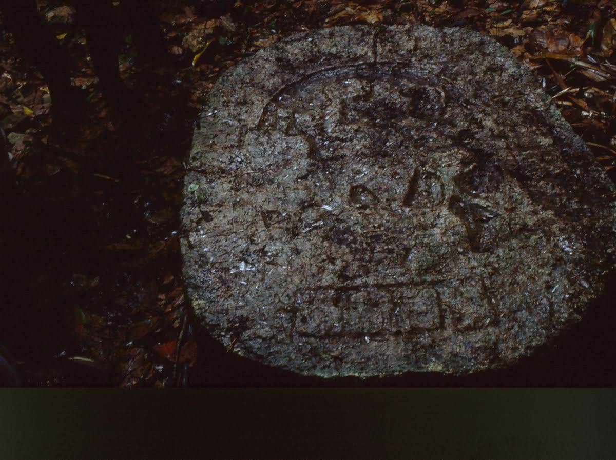 Sten med skrift3.jpg